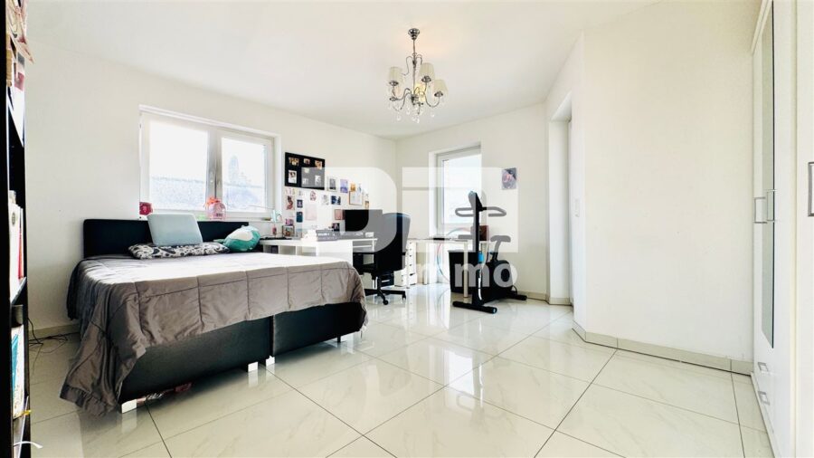 Luxeriöse Stadtvilla mit exklusiver Ausstattung in Traumlage mit vielen hochwertigen Extras - OG Schlafzimmer / Zugnag Balkon